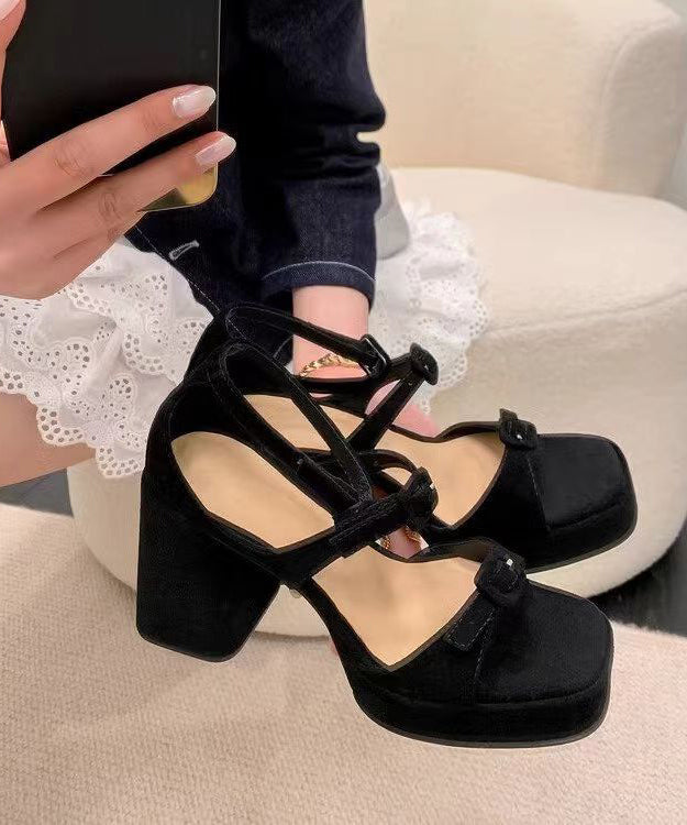 Effortlessly Elegant Sandals with a Timeless Design