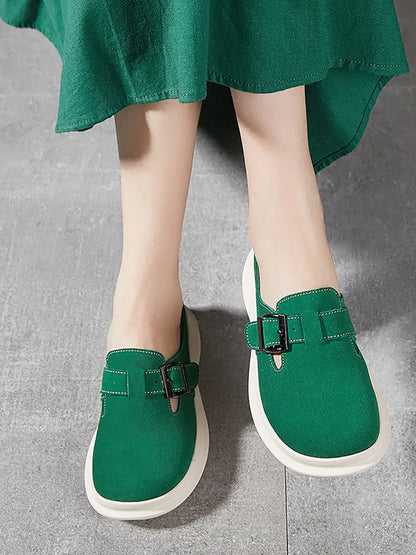 Elegantly Styled Slippers for Everyday Wear