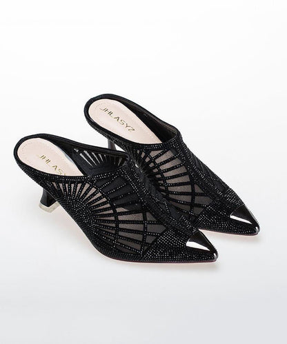 Effortlessly Elegant Heels with a Timeless Design