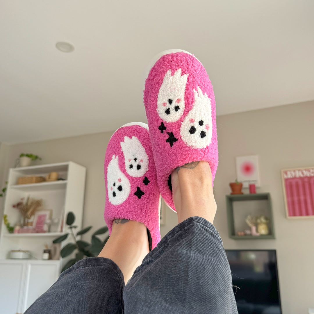 Subtly Elegant Slippers with a Refined Vintage Look