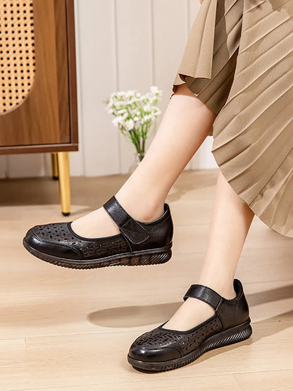 Effortlessly Elegant Shoes with a Timeless Design