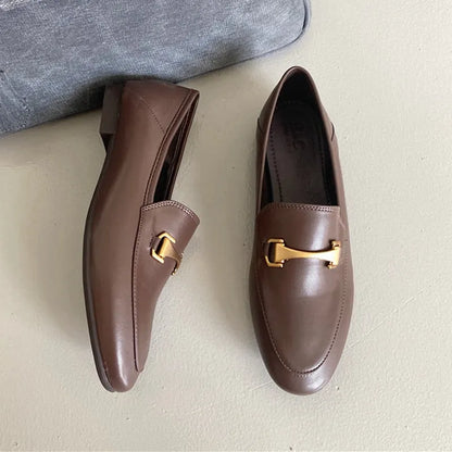 Effortlessly Elegant Slippers with a Timeless Design