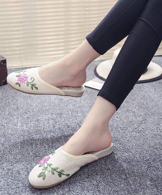 Casually Elegant Slippers with a Refined Edge