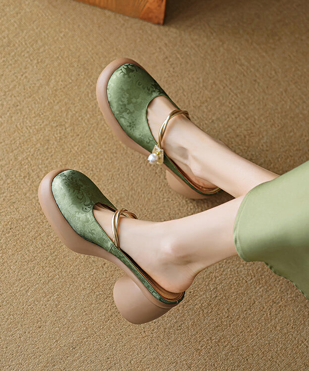 Casually Elegant Sandals with a Refined Edge
