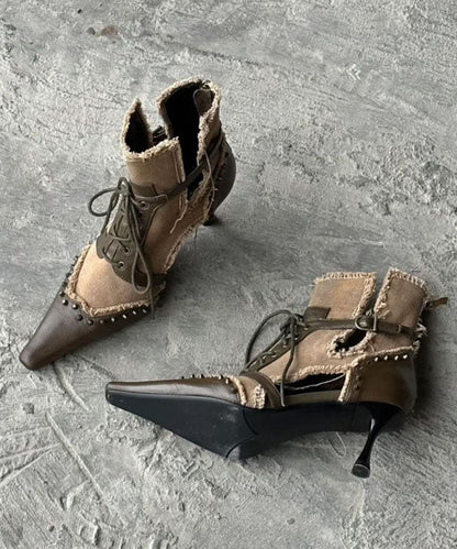 Effortlessly Elegant Boots with a Timeless Design