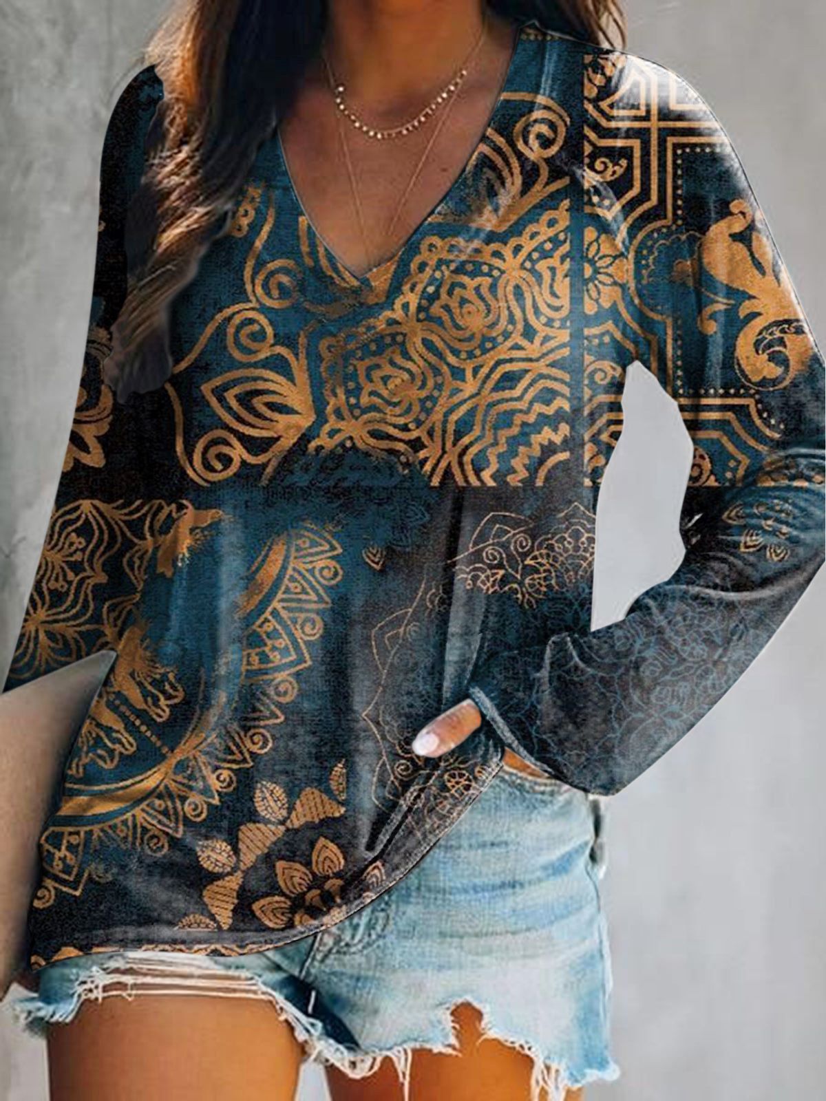 Women's Mandala Trimmed Pattern Art Print V-Neck Long Sleeve Top