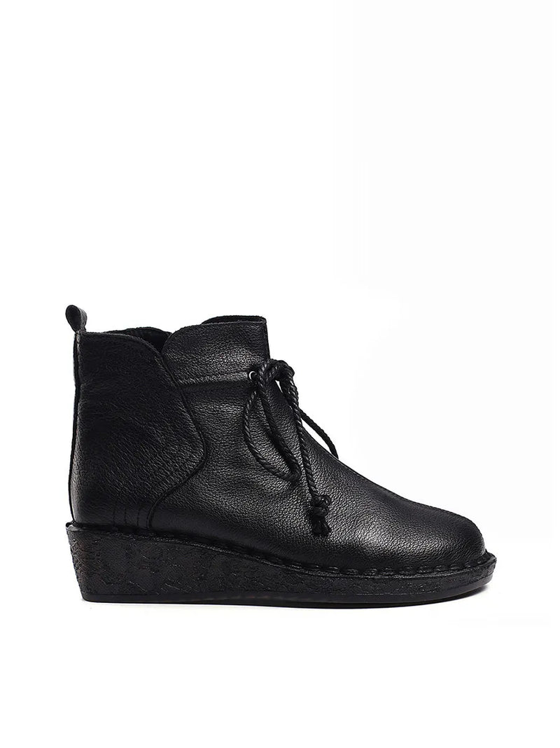 Subtly Elegant Boots with a Refined Vintage Look