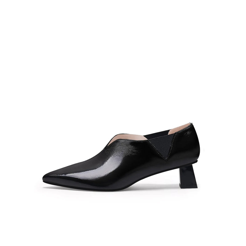 Casually Elegant Garment with a Refined Edge