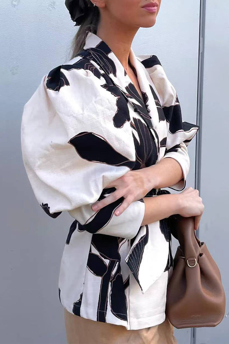 Geometric Print Hollowed Out Contrast Turn-back Collar Tops