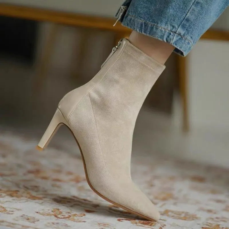 Casually Elegant Heels with a Refined Edge