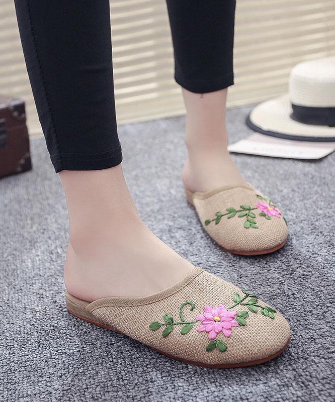 Casually Elegant Slippers with a Refined Edge