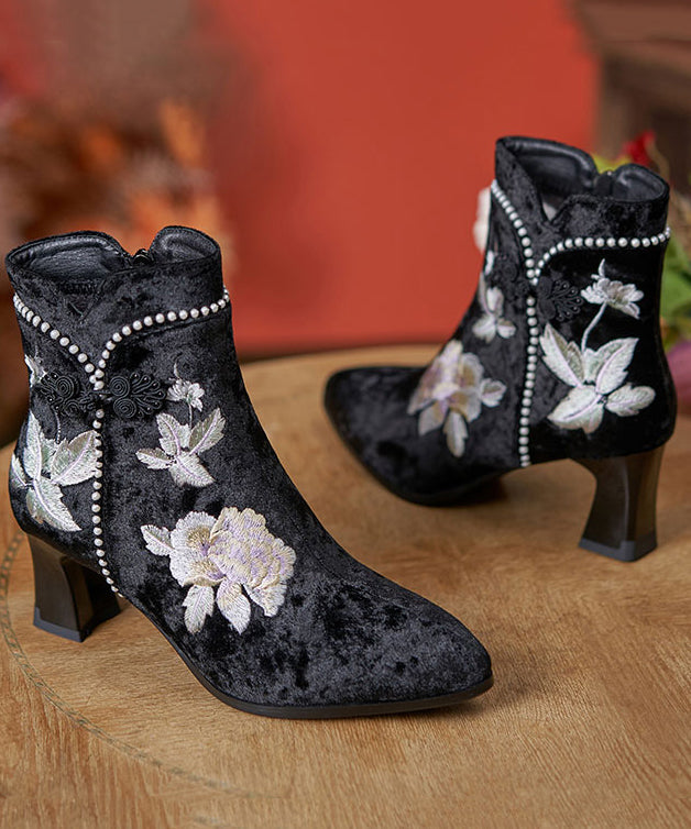 Classic Designed Boots in a Timeless Cut