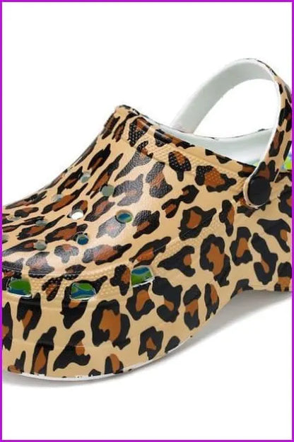 Effortlessly Elegant Slippers with a Timeless Design