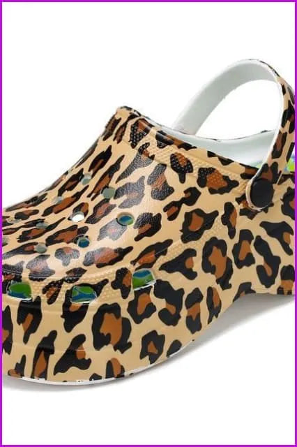 Effortlessly Elegant Slippers with a Timeless Design