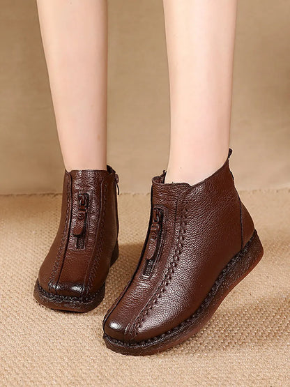 Effortlessly Elegant Boots with a Timeless Design