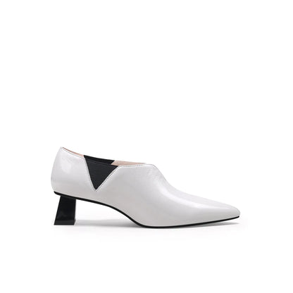 Effortlessly Elegant Garment with a Timeless Design