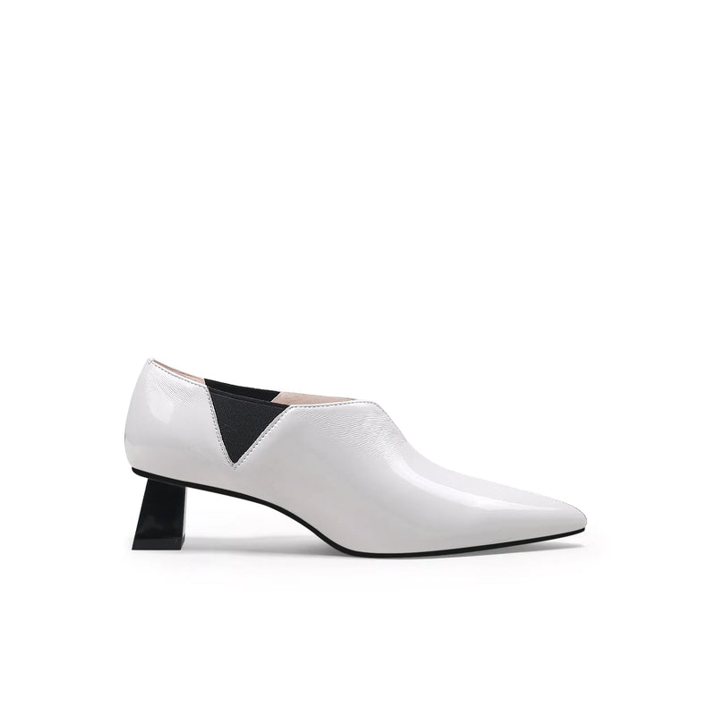 Effortlessly Elegant Garment with a Timeless Design