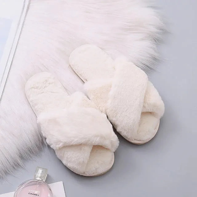 Elegantly Styled Slippers for Everyday Wear