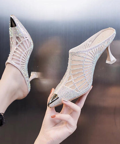 Effortlessly Elegant Heels with a Timeless Design