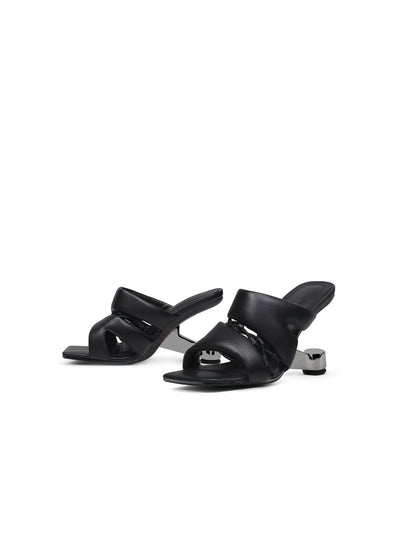 Effortlessly Elegant Garment with a Timeless Design