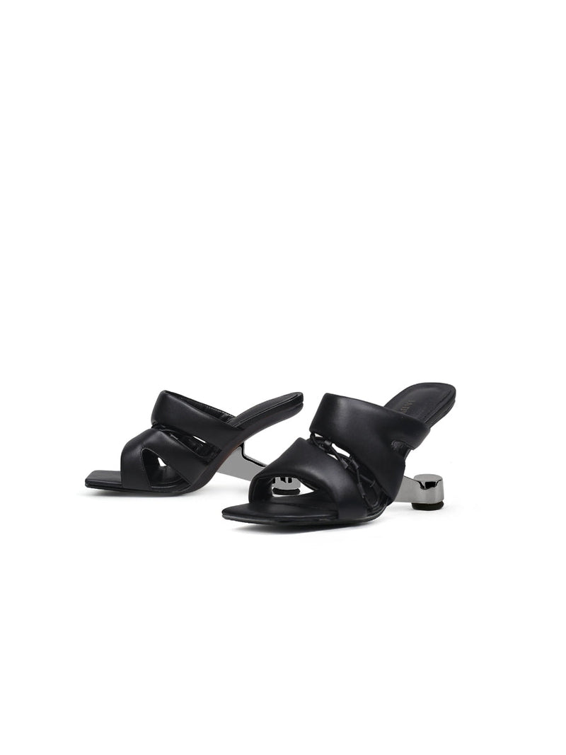Effortlessly Elegant Garment with a Timeless Design