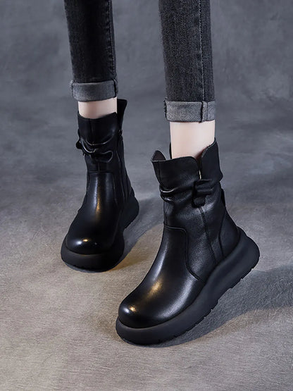 Effortlessly Elegant Boots with a Timeless Design