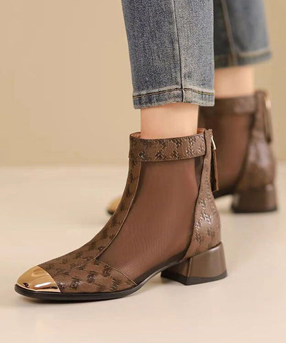 Effortlessly Elegant Boots with a Timeless Design
