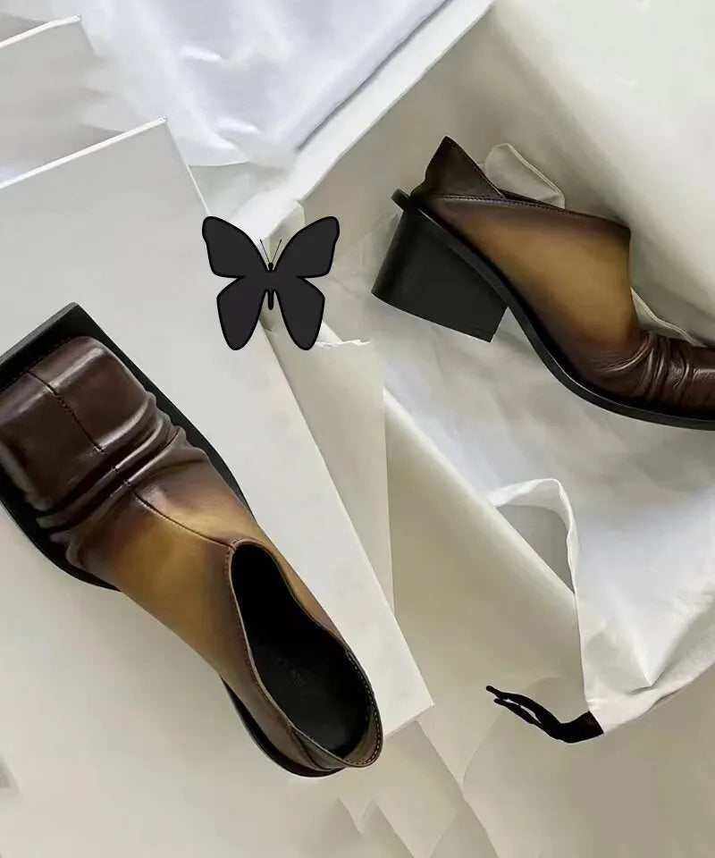Effortlessly Elegant Heels with a Timeless Design