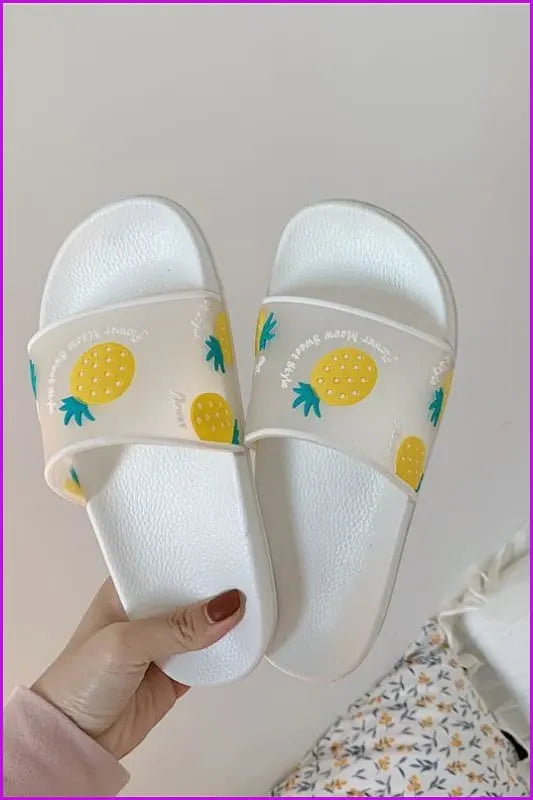 Effortlessly Elegant Slippers with a Timeless Design