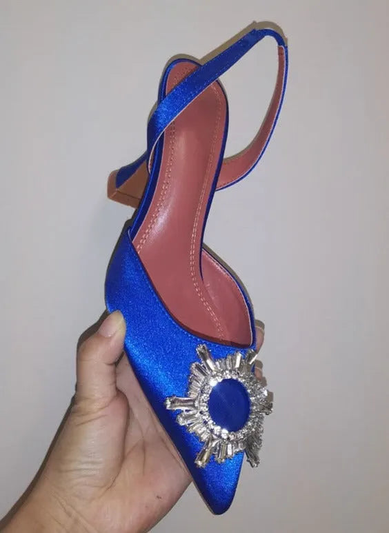 Effortlessly Elegant Heels with a Timeless Design