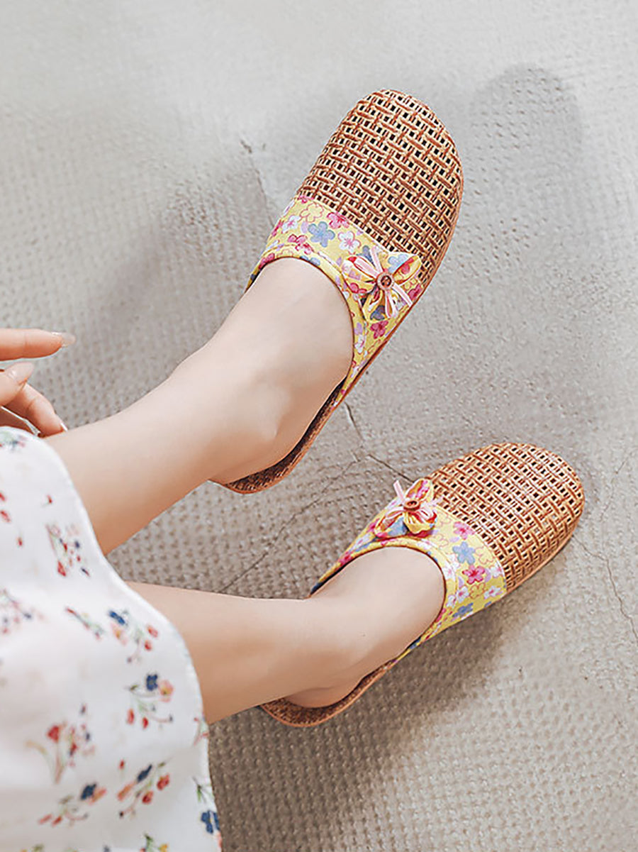 Effortlessly Elegant Slippers with a Timeless Design