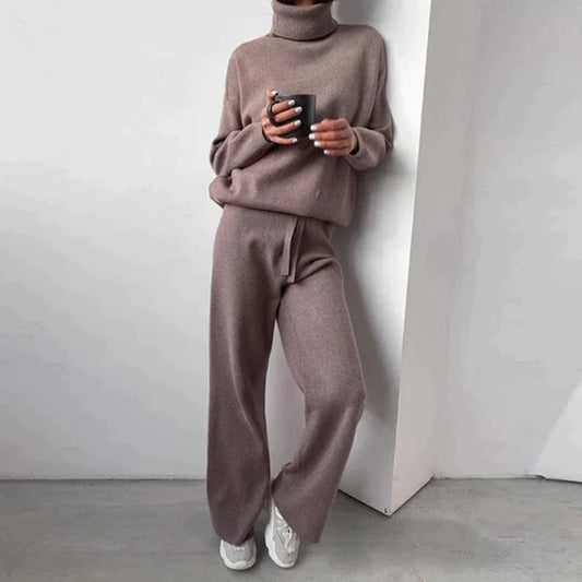 Georgia® | Cashmere turtleneck sweater and sweatpants loungewear set for women