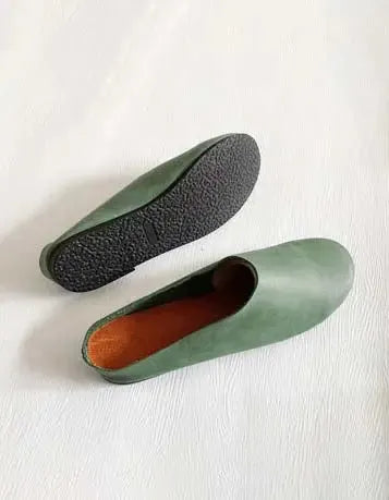 Finely Styled Slippers with a Classic Vintage Look