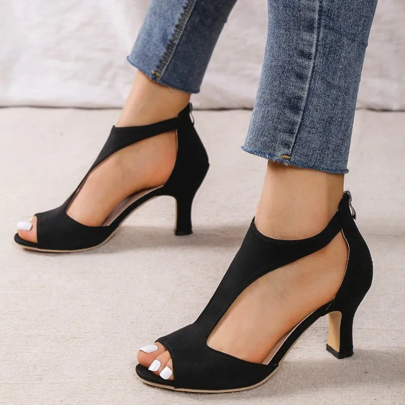 Effortlessly Elegant Shoes with a Timeless Design