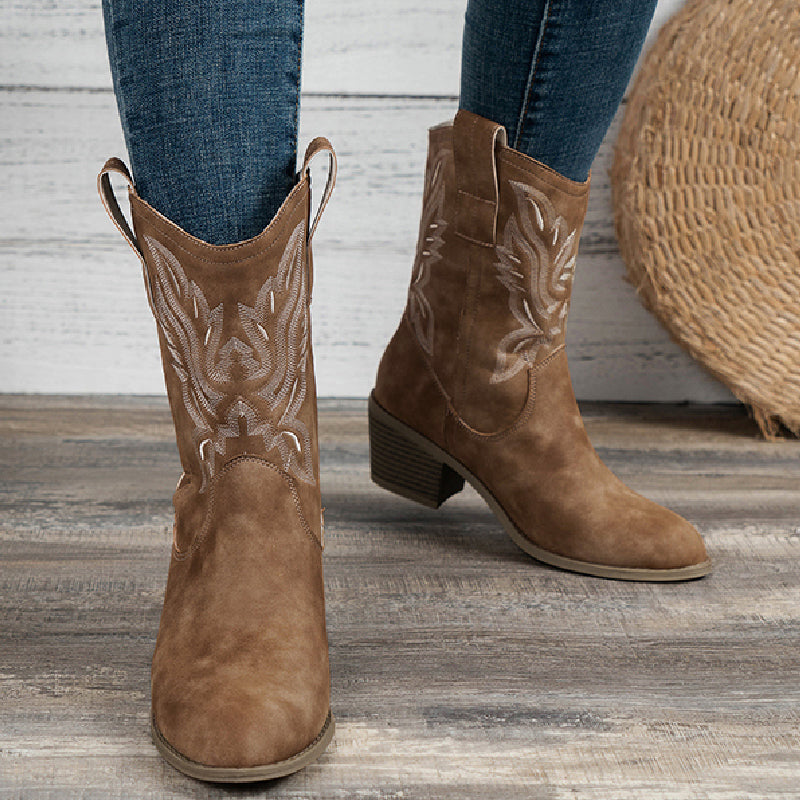 Casually Elegant Shoes with a Refined Edge