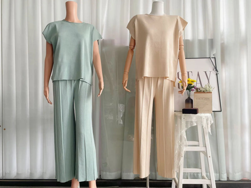 Summer Color Sleeveless Vest Sweater Wide Leg Pants Ice Silk Set – Outfit for Hot Days
