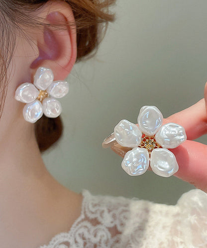 White Alloy Wrinkled Pearl Stud Earrings