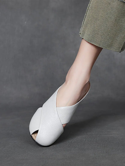Elegantly Styled Slippers for Everyday Wear