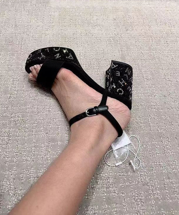 Effortlessly Elegant Sandals with a Timeless Design