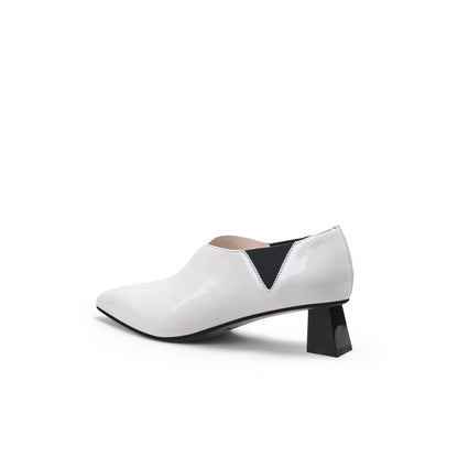 Effortlessly Elegant Garment with a Timeless Design