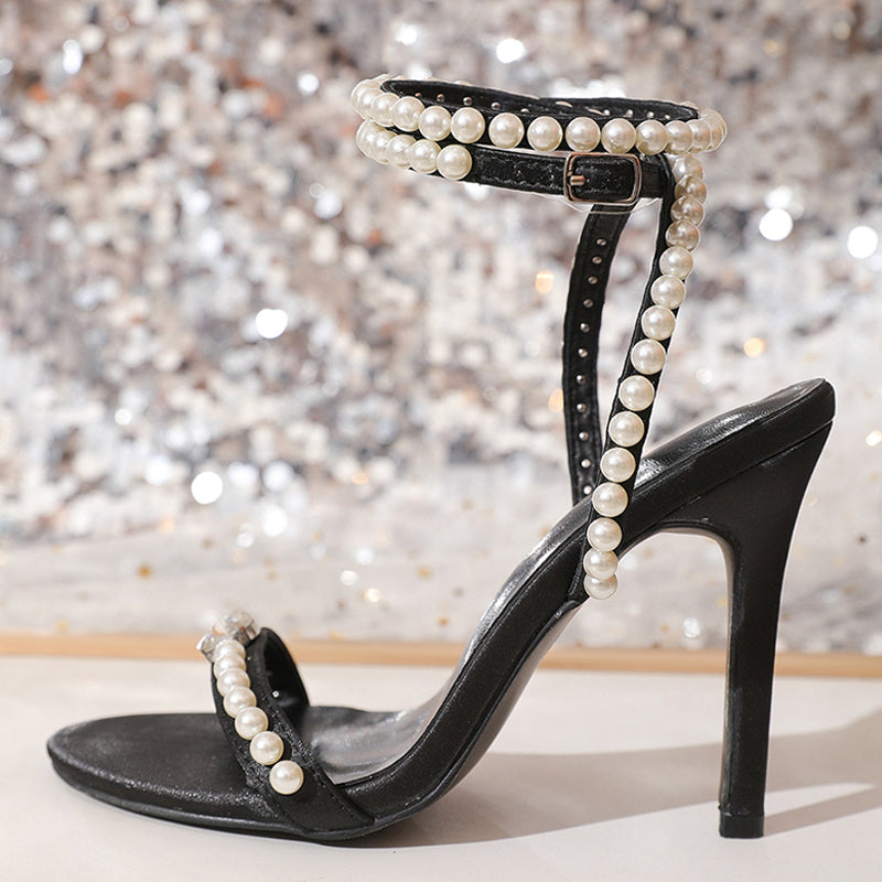Effortlessly Elegant Shoes with a Timeless Design