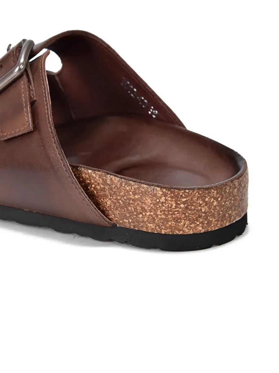 Effortlessly Elegant Slippers with a Timeless Design