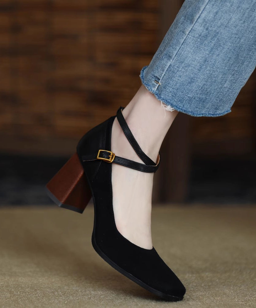 Effortlessly Elegant Heels with a Timeless Design