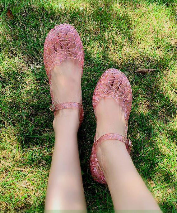 Effortlessly Elegant Sandals with a Timeless Design