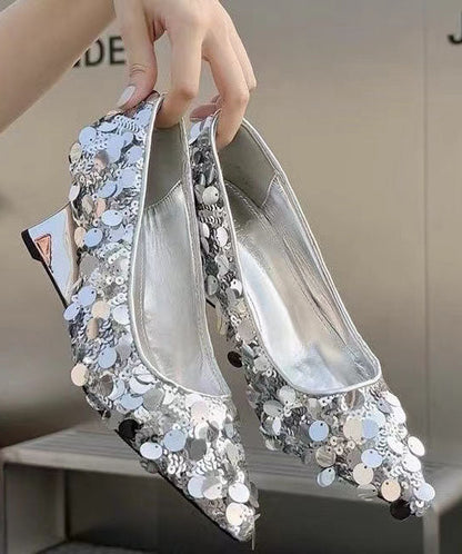 Effortlessly Elegant Heels with a Timeless Design