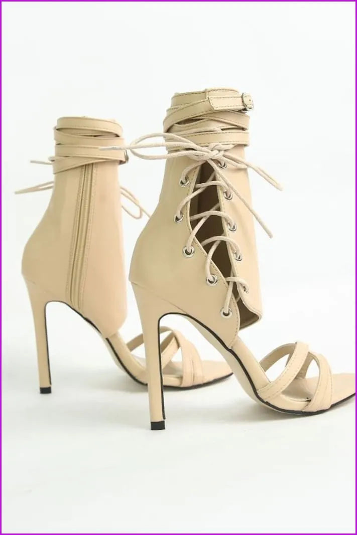 Effortlessly Elegant Sandals with a Timeless Design