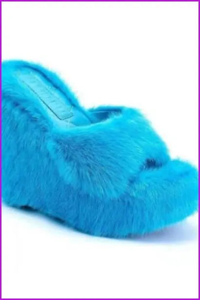 Effortlessly Elegant Slippers with a Timeless Design