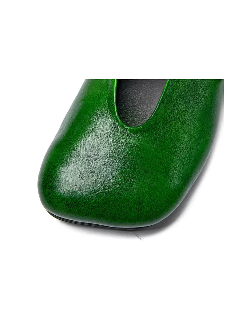 Effortlessly Elegant Slippers with a Timeless Design
