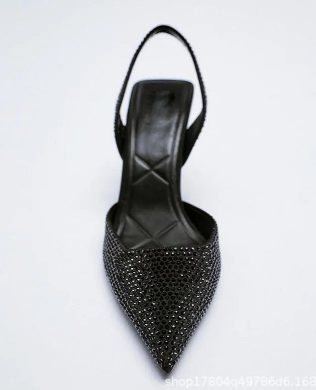 Effortlessly Elegant Heels with a Timeless Design
