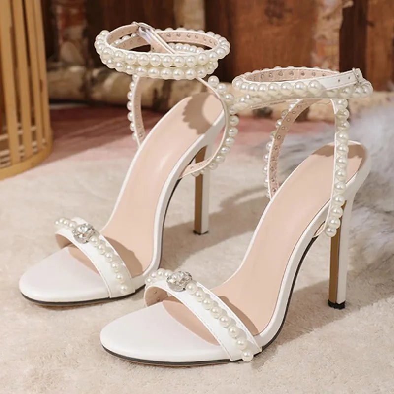 Effortlessly Elegant Shoes with a Timeless Design
